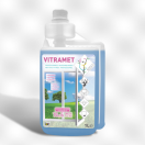 003758 Koala Vitramet Conc Pro Interieurreiniger 1L 	
VITRAMET reinigt, ontvet en doet ramen, spiegels en alle moderne oppervlakken blinken, zonder sporen of film achter te laten:
Effectief op binnen- of buitenoppervlakken.
VITRAMET laat een delicate geur van olijfbloemen achter op de gereinigde oppervlakken. 003758